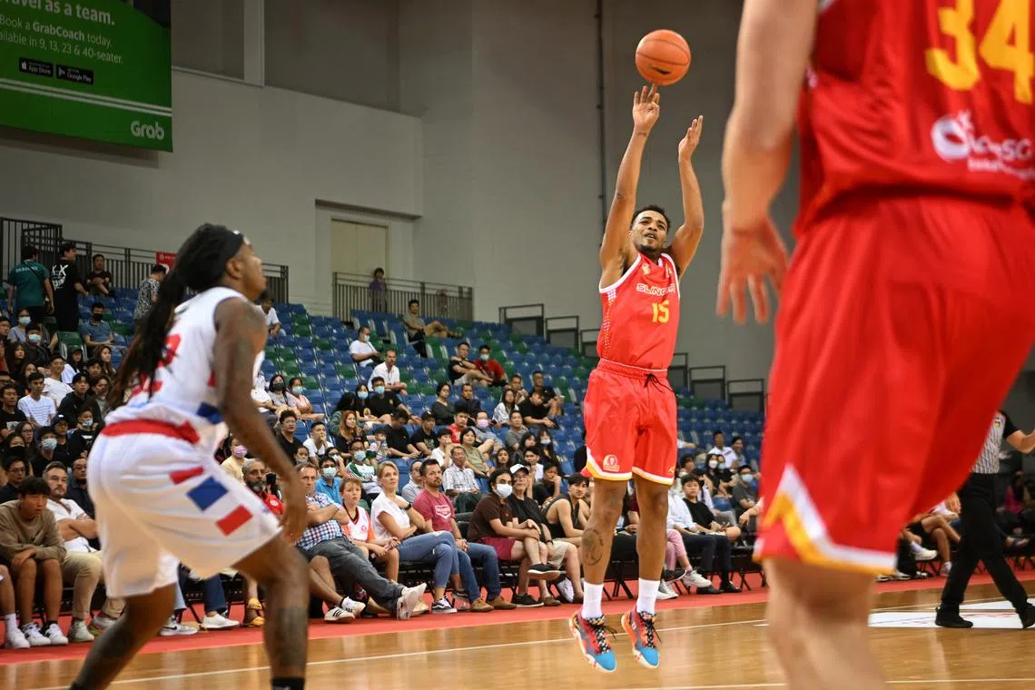 Slingers No.15, Xavier Alexander, with the ball during the match.
2023 Asean Basketball League Invitational: Singapore Slingers v Cooly Bangkok Tigers at OCBC Arena on 4 January 2023.