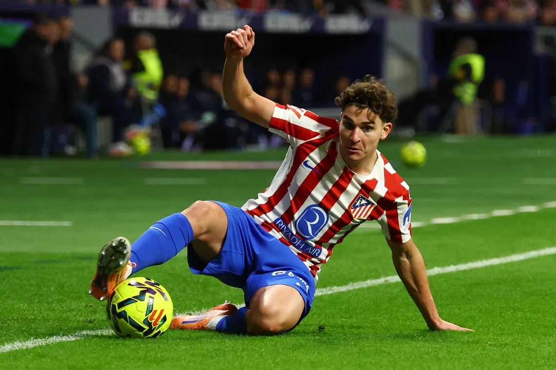 Soccer Football - LaLiga - Atletico Madrid v Levante - Riyadh Air Metropolitano, Madrid, Spain - November 8, 2025 Atletico Madrid's Julian Alvarez in action REUTERS/Susana Vera