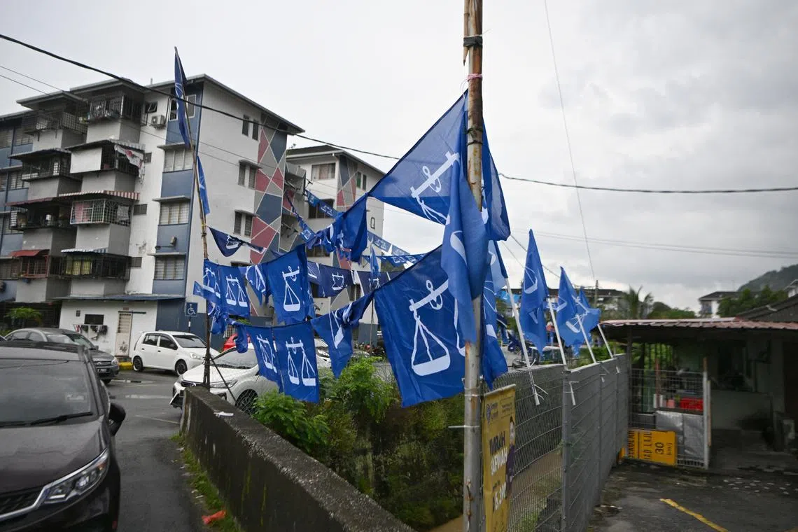 Approval for the Barisan Nasional-led federal government tumbled to 31 per cent in an October survey.