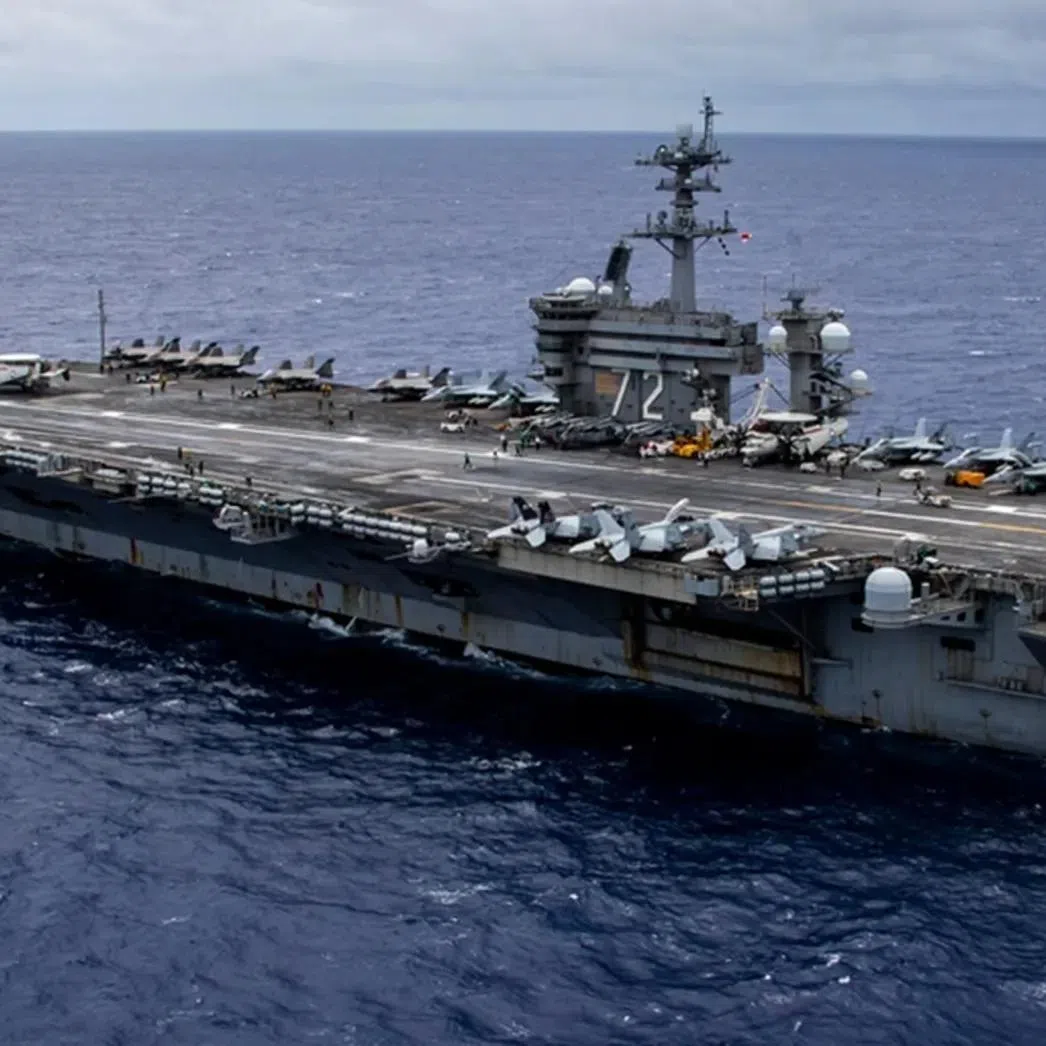 USS Abraham Lincoln transits the Pacific Ocean, on Jan 8, 2022.