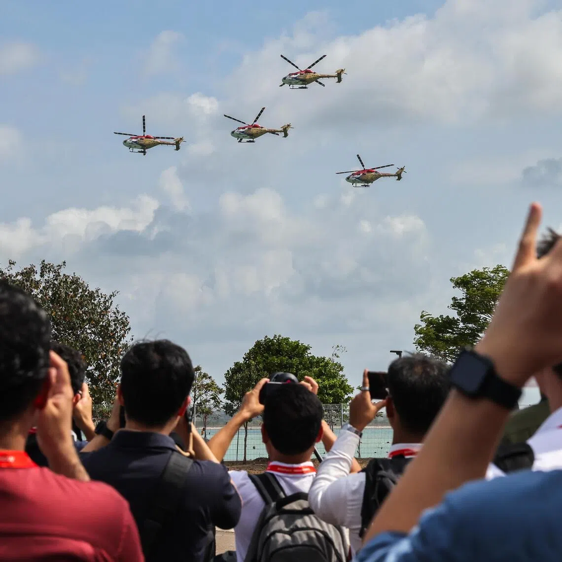 ST20260205_202656800355: Gin Tay/ pixairshow2026/
Visitors watching the manoeuvres by the flying display teams from various countries during the Singapore Airshow 2026 on Feb 5, 2026.