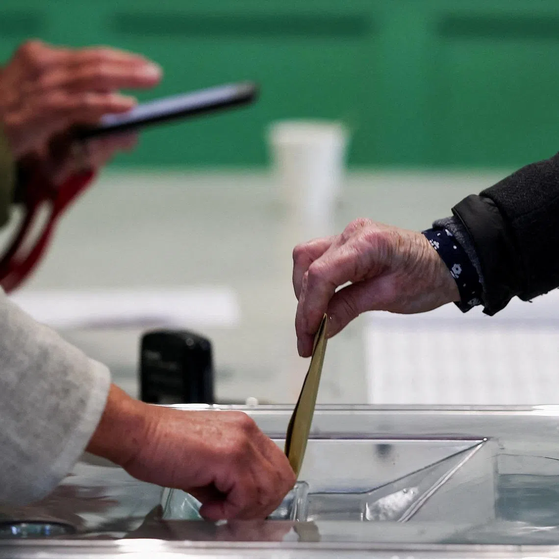 FILE PHOTO: A person votes in the first round of the French mayoral election at a polling station in Paris, France, March 15, 2026. REUTERS/Gonzalo Fuentes/File Photo