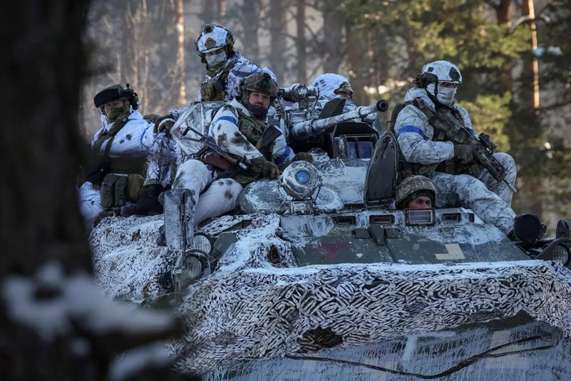 FILE PHOTO: A Ukrainian serviceman attends an anti-sabotage mock drills at the border with Belarus, amid Russia's attack on Ukraine, in Chernihiv region, Ukraine January 17, 2024. REUTERS/Gleb Garanich/File Photo