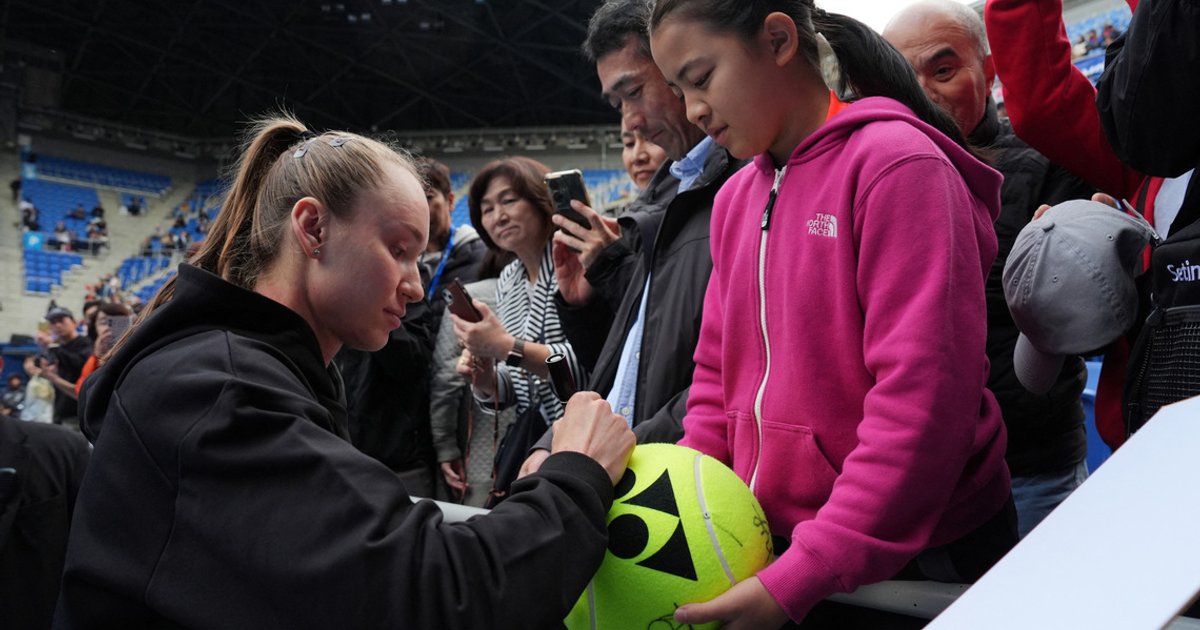 Women’s world No. 1 tennis player Elena Rybakina withdraws in Tokyo with injury - The Straits Times