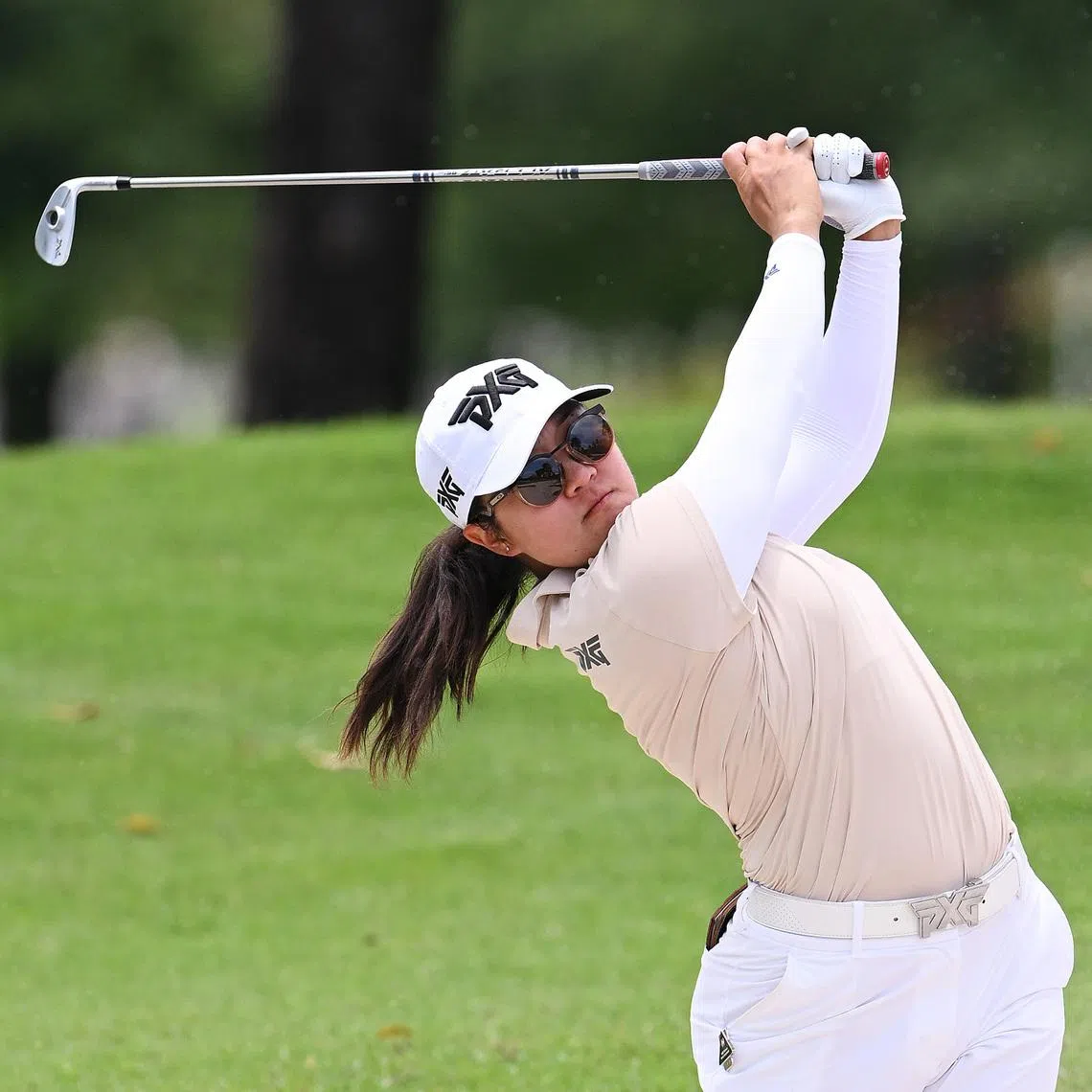 SINGAPORE, SINGAPORE - FEBRUARY 26: Auston Kim of the United States plays her second shot on the third hole during Day One of the HSBC Women's World Championship 2026 at Sentosa Golf Club on February 26, 2026 in Singapore, Singapore. (Photo by Ross Kinnaird/Getty Images)
