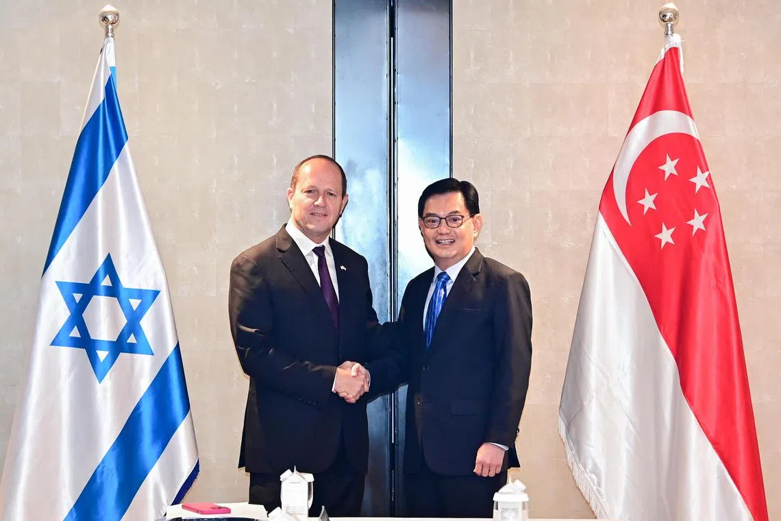 atisrael22 - Israeli Minister for Economy and Industry Nir Barkat met with Singapore's Deputy Prime Minister Heng Swee Keat in Singapore to discuss bilateral ties and trade.


Source: Embassy of Israel