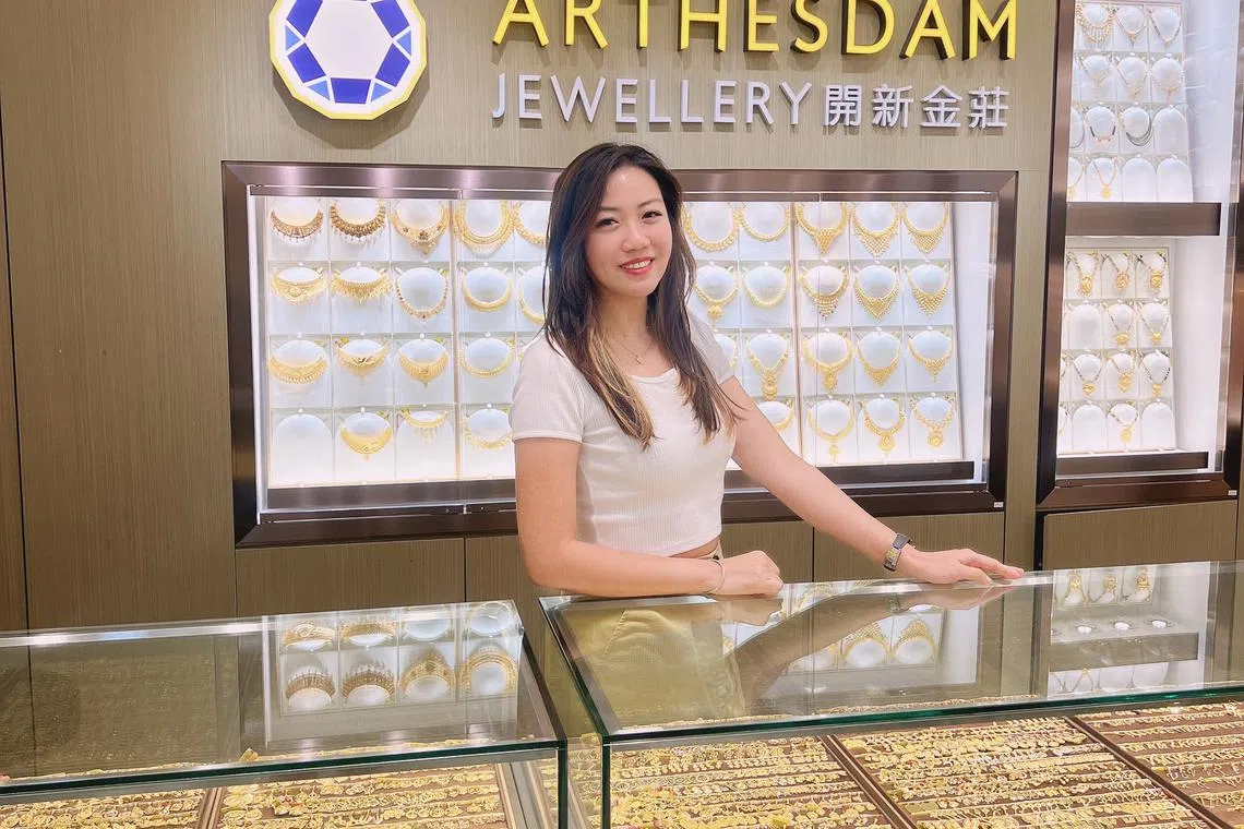 obtest - Ms Angela Lam, the director and owner of Arthesdam Jewellery 

FREE USE       
Copyright:  Arthesdam Jewellery