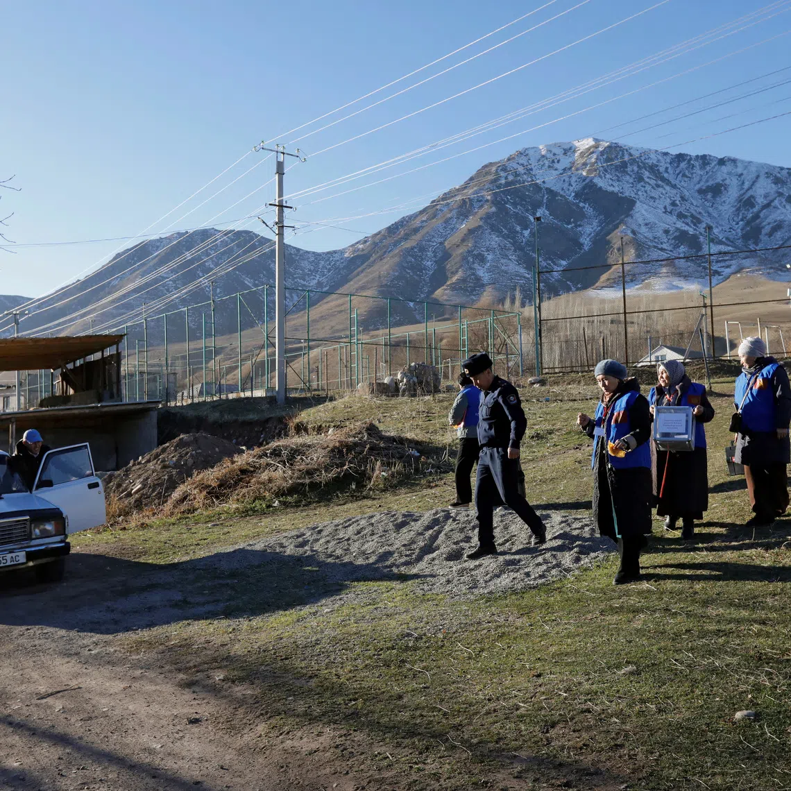Members of a local electoral commission visit voters during home voting in the snap parliamentary elections in the village of Arashan, Kyrgyzstan November 29, 2025. REUTERS/Vladimir Pirogov