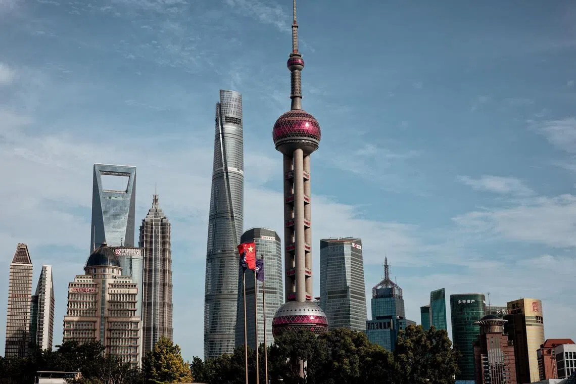 Pudong district police said on social media they had received a report that a man “was injuring people with a fruit knife in a restaurant”.