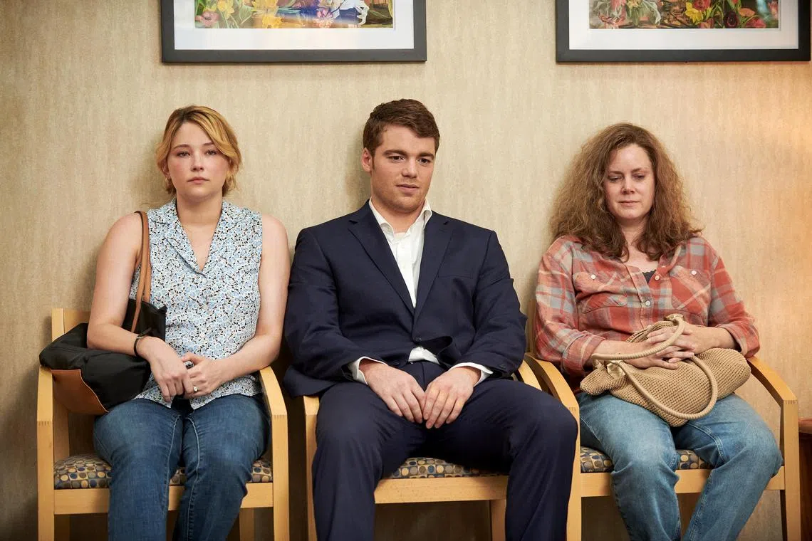 jovance17 - (From left) Haley Bennett, Gabriel Basso and Amy Adams in Hillbilly Elegy.



Source/copyright: Netflix