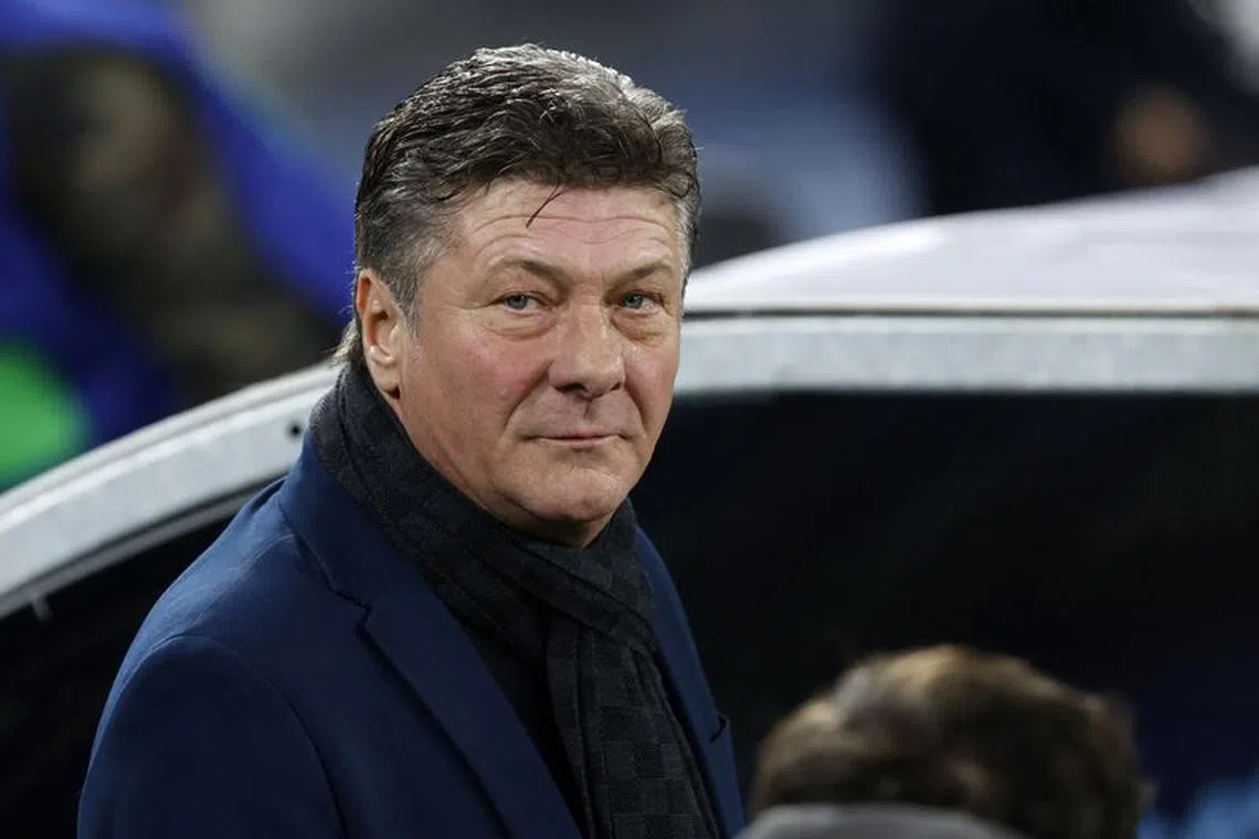 Soccer Football - Serie A - Napoli v Inter Milan - Stadio Diego Armando Maradona, Naples, Italy - December 3, 2023 Napoli coach Walter Mazzarri before the match REUTERS/Ciro De Luca/File Photo