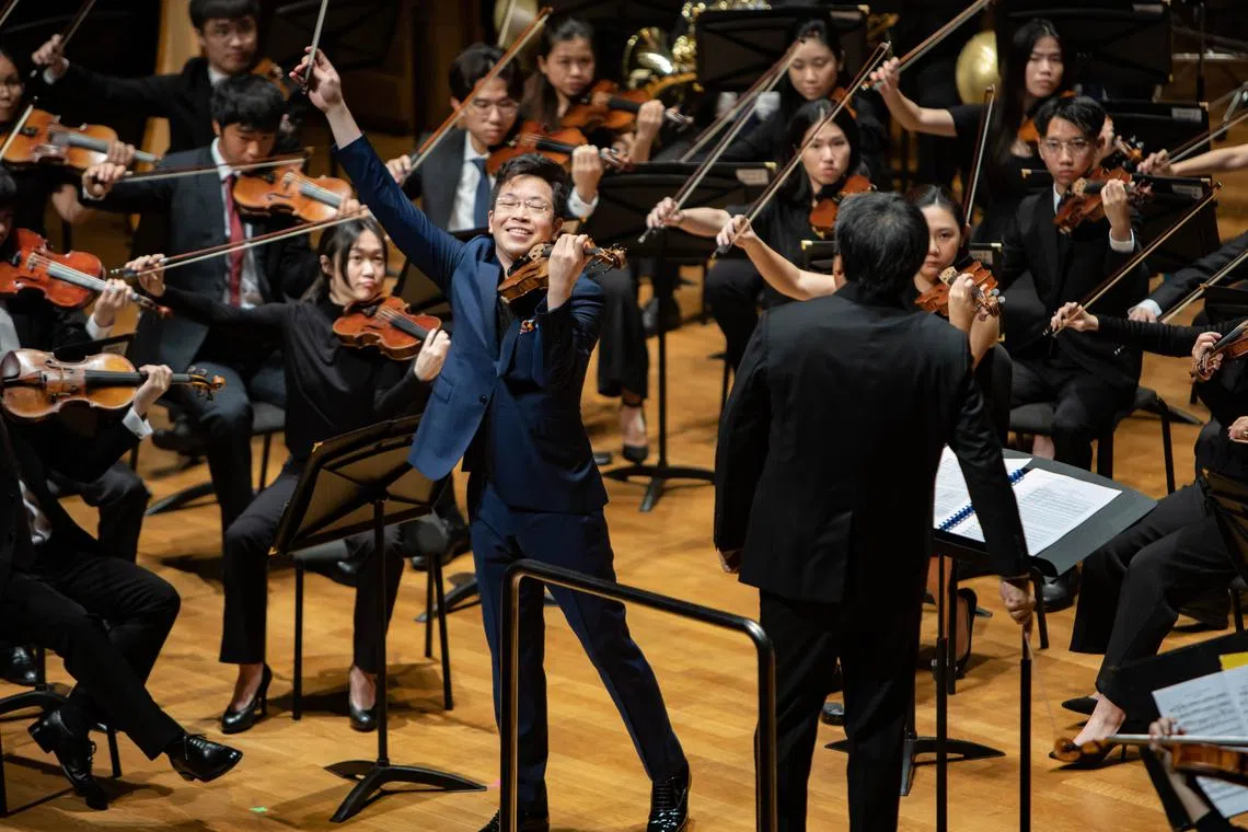 Violinist Paul Huang played Tchaikovsky’s Violin Concerto with the Orchestra of Music Makers on Sept 7
