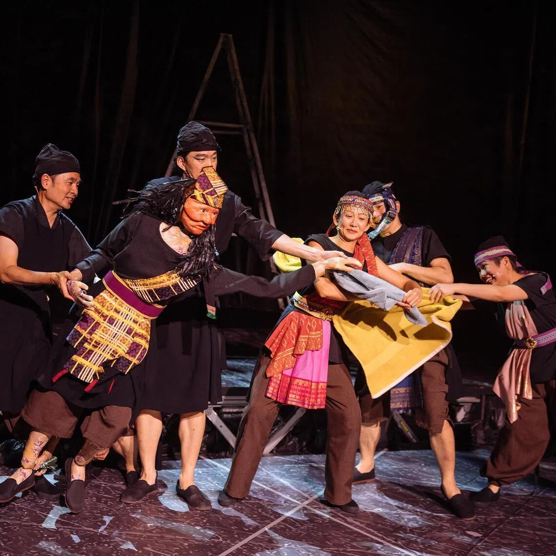 sftall08 - Bananas & Ang Ku Kueh is a collaboration between Oliver Chong of Singapore’s The Finger Players and Wang Chia-Ming of Taiwan’s Shakespeare’s Wild Sisters Group. 

CREDIT AND COPYRIGHT: CRISPIAN CHAN