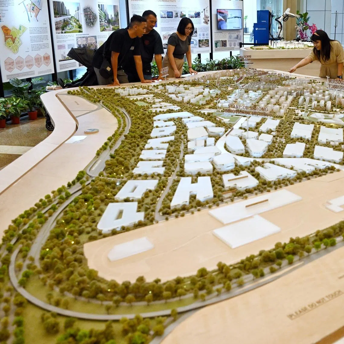 Fixed home loan rates are now edging towards 2 per cent, but remain far from the peak of 4.5 per cent reached in late 2022.