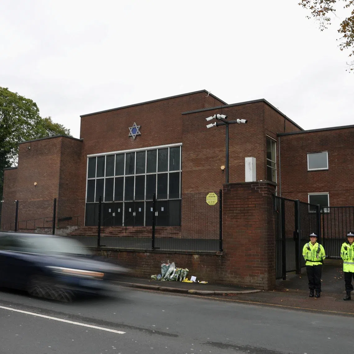 Police officers stand outside the Manchester synagogue, where multiple people were killed on Yom Kippur, in what police have declared a terrorist incident, in north Manchester, Britain, October 6, 2025. REUTERS/Hannah McKay