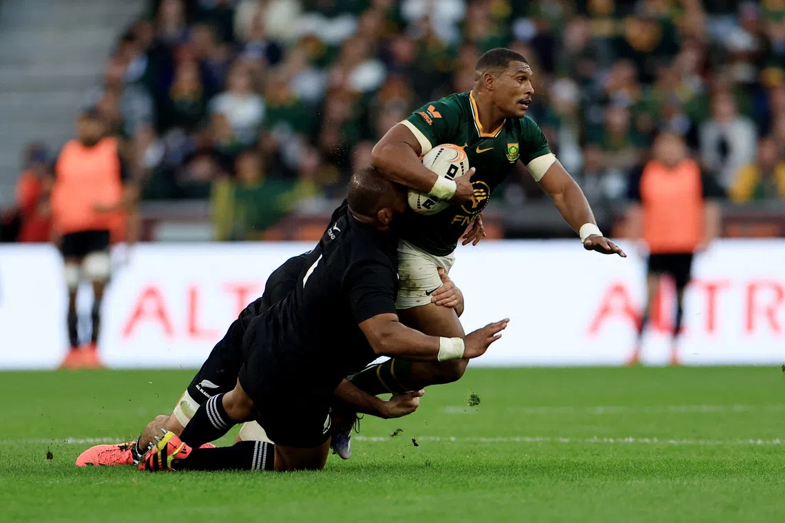 Rugby Union - New Zealand tour of South Africa - South Africa v New Zealand - Cape Town Stadium, Cape Town, South Africa - August 29, 2026 South Africa's Damian Willemse in action with New Zealand's George Bower REUTERS/Esa Alexander