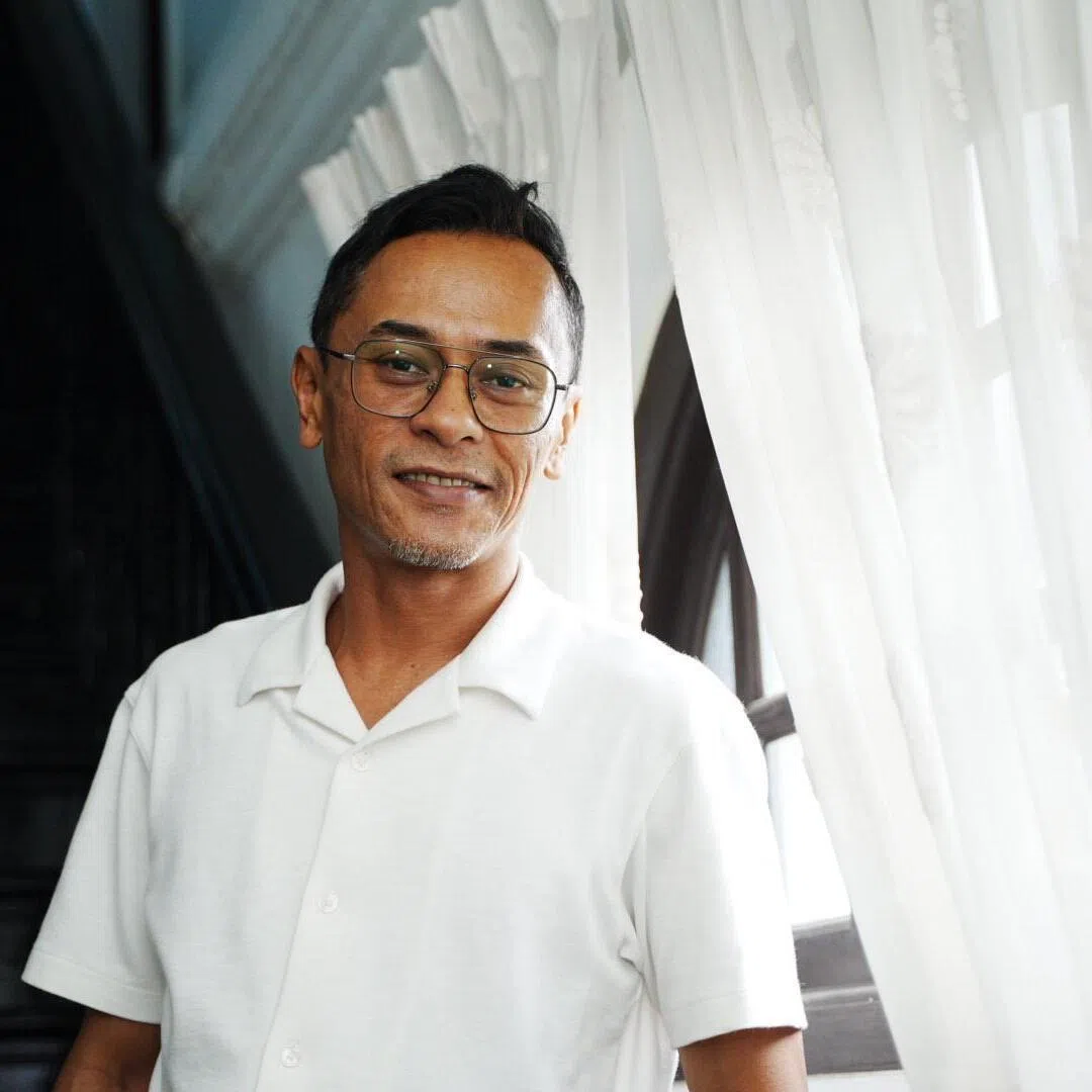 Iskandar Ismail had previously won the debut season of Suria television singing show SG Mania in 2014.