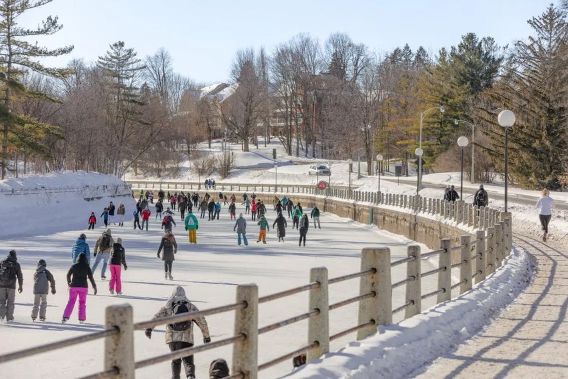 In 2005, it confirmed the Rideau Canal Skateway was the biggest skateway recorded.
