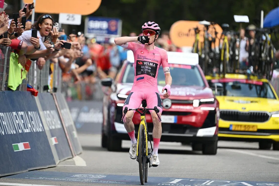 Cycling - Giro d'Italia - Stage 16 - Bellinzona to Cari - Switzerland - May 26, 2026  Team Visma - Lease a Bike's Jonas Vingegaard celebrates winning stage 16 REUTERS/Jennifer Lorenzini
