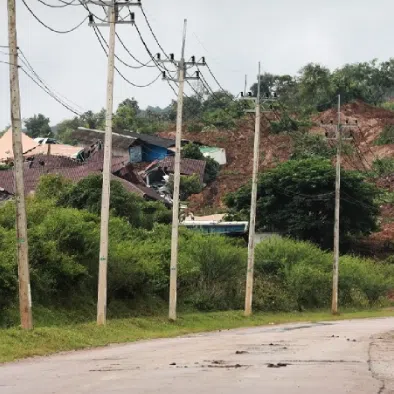 The landslide affected several buildings and machinery used in the coal excavation process.