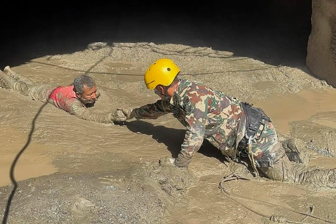 Nepal rescuers send air pipe into tunnel with trapped workers