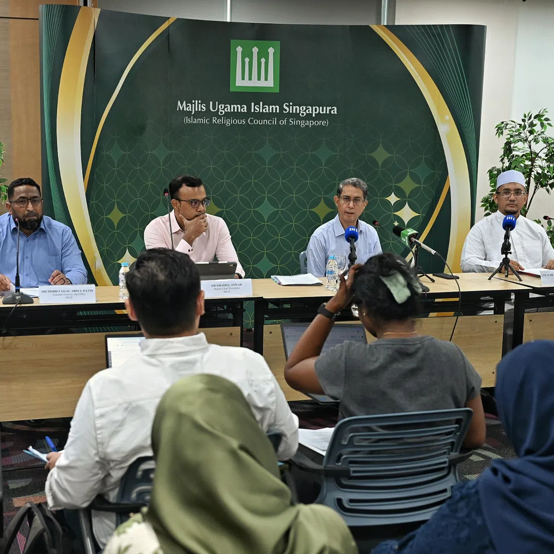 Acting Minister-in-charge of Muslim Affairs Faishal Ibrahim (centre) and Muis leaders at a press conference on Oct 24.