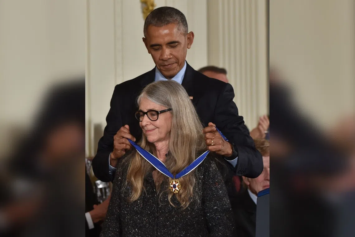 Former US President Barack Obama presents scientist Margaret Hamilton with the Presidential Medal of Freedom, the nation’s highest civilian honor in 2016.