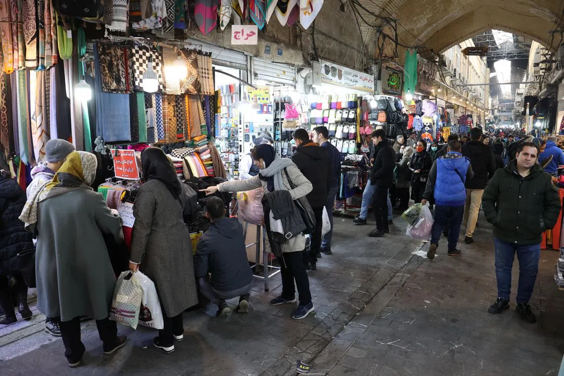 FILE PHOTO: Iranians walk through Tehran Bazaar, in Tehran, Iran December 25, 2022. Majid Asgaripour/WANA (West Asia News Agency) via REUTERS/File Photo