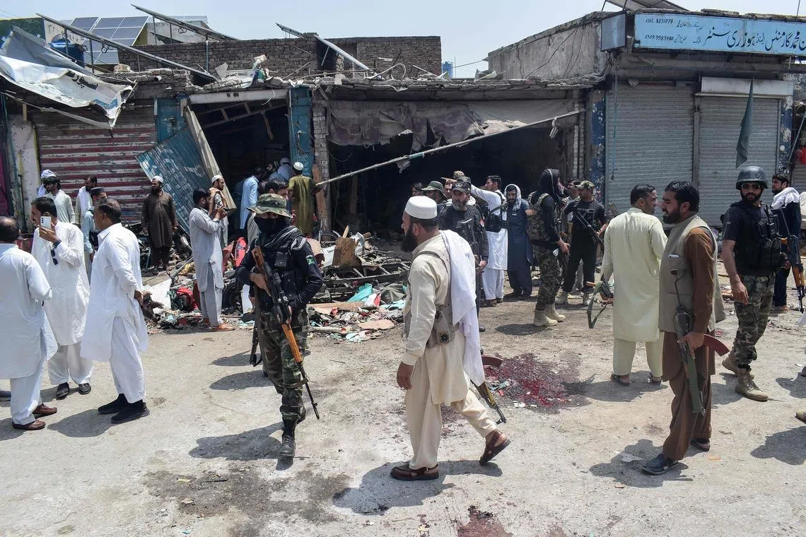 Ten killed in blast in north-western Pakistan market