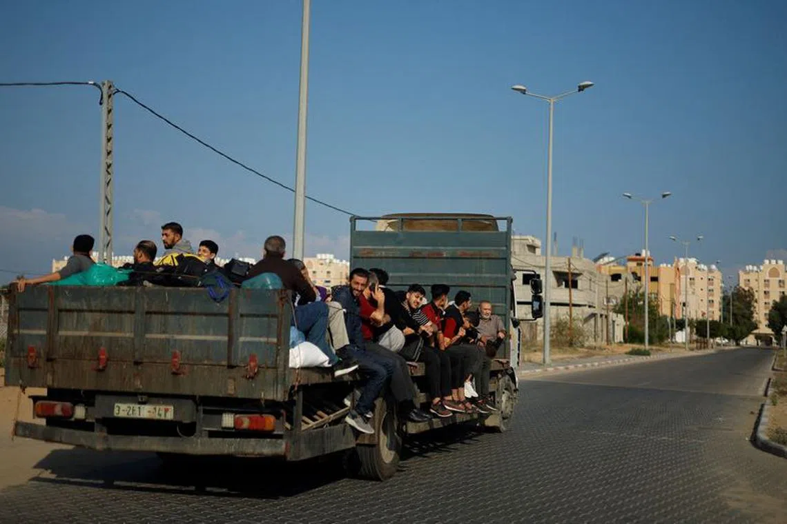 FILE PHOTO: Palestinians flee their houses amid Israeli strikes after Israel's call for more than 1 million civilians in northern Gaza to move south, in Khan Younis in the southern Gaza Strip, October 14, 2023.  REUTERS/Mohammed Salem/File Photo