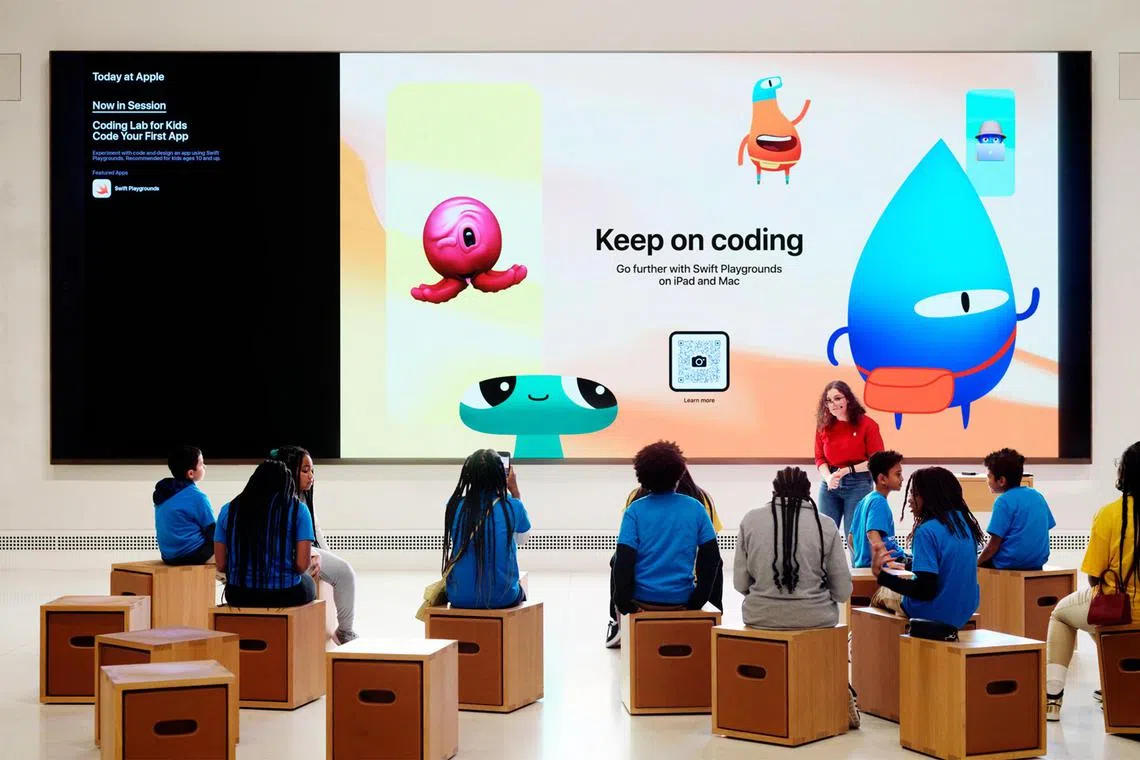 Apple has introduced another free coding session for families with kids from 10 years old.
