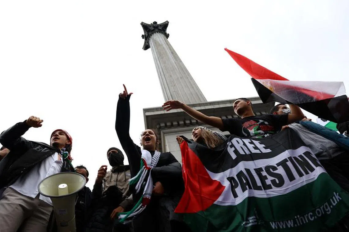 Demonstrators protest in solidarity with Palestinians in Gaza, amid the ongoing conflict between Israel and the Palestinian Islamist group Hamas, in London, Britain, October 21, 2023. REUTERS/Hannah McKay/File Photo