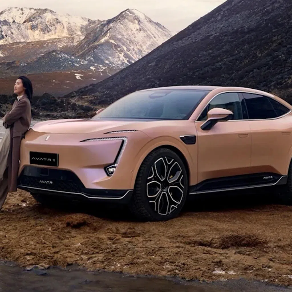 Designed with a coupe-inspired silhouette, the AVATR 11 blends futuristic styling with luxury electric mobility. 