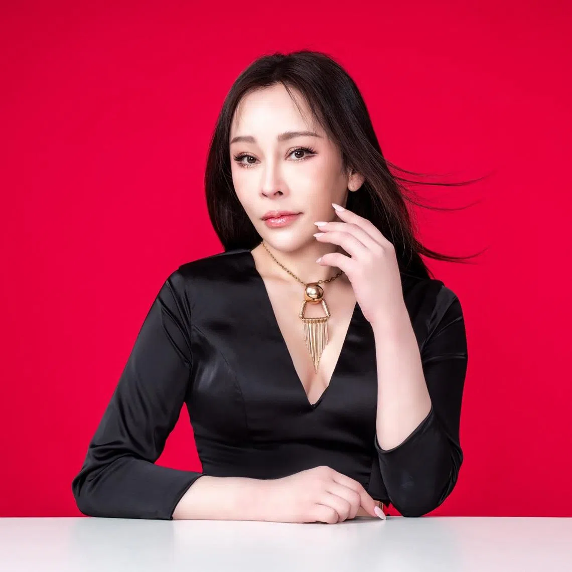Landy Wen rose to fame after performing the romantic duet Rooftop (1999) with Taiwanese singer-host Jacky Wu. 