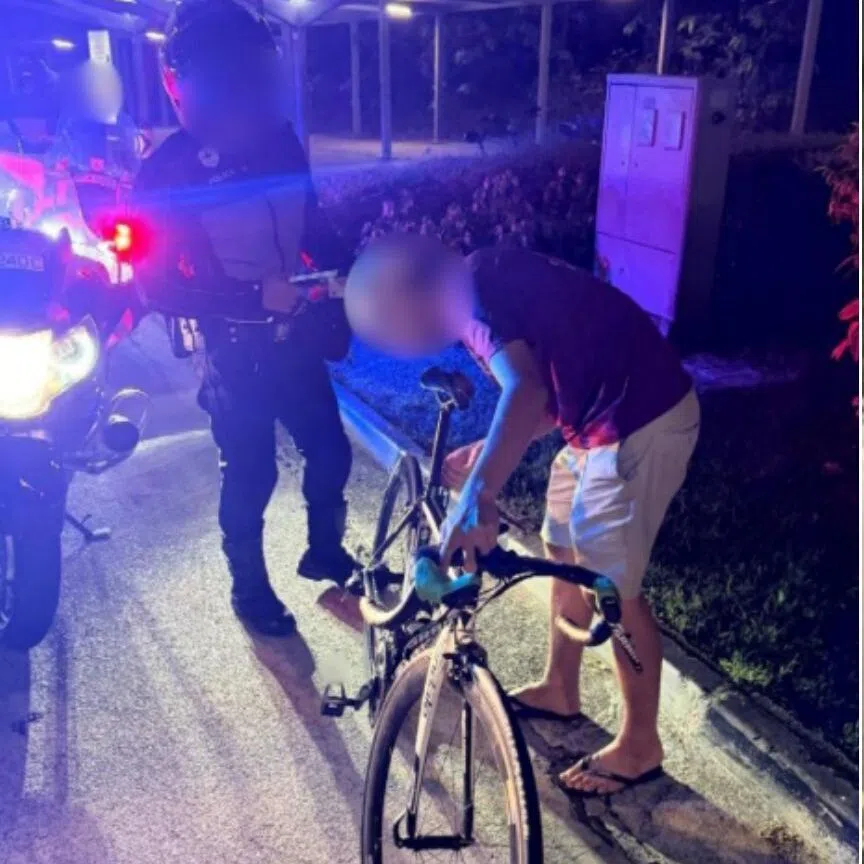 In a viral video, around seven cyclists are seen being chased by two Traffic Police officers. 
