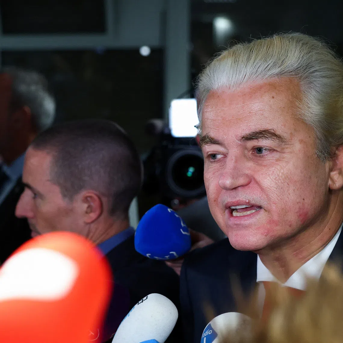 Party for Freedom (PVV) leader Geert Wilders speaks to members of the media at the Dutch Parliament, after the Dutch parliamentary elections, in The Hague, Netherlands, October 30, 2025. REUTERS/Piroschka Van De Wouw