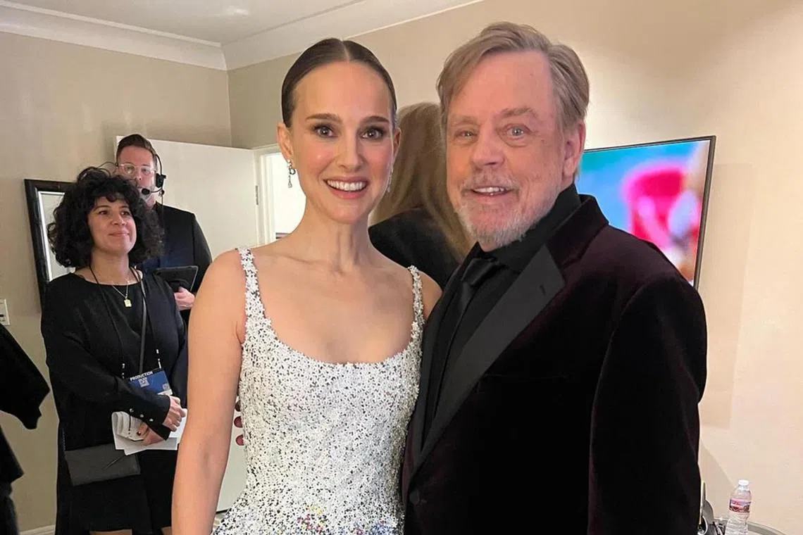 Mark Hamill met his Star Wars “mother”, American actress Natalie Portman, at the ceremony.