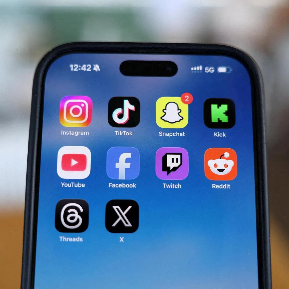 The ban on digital platforms for children will gradually take effect starting from March 28.