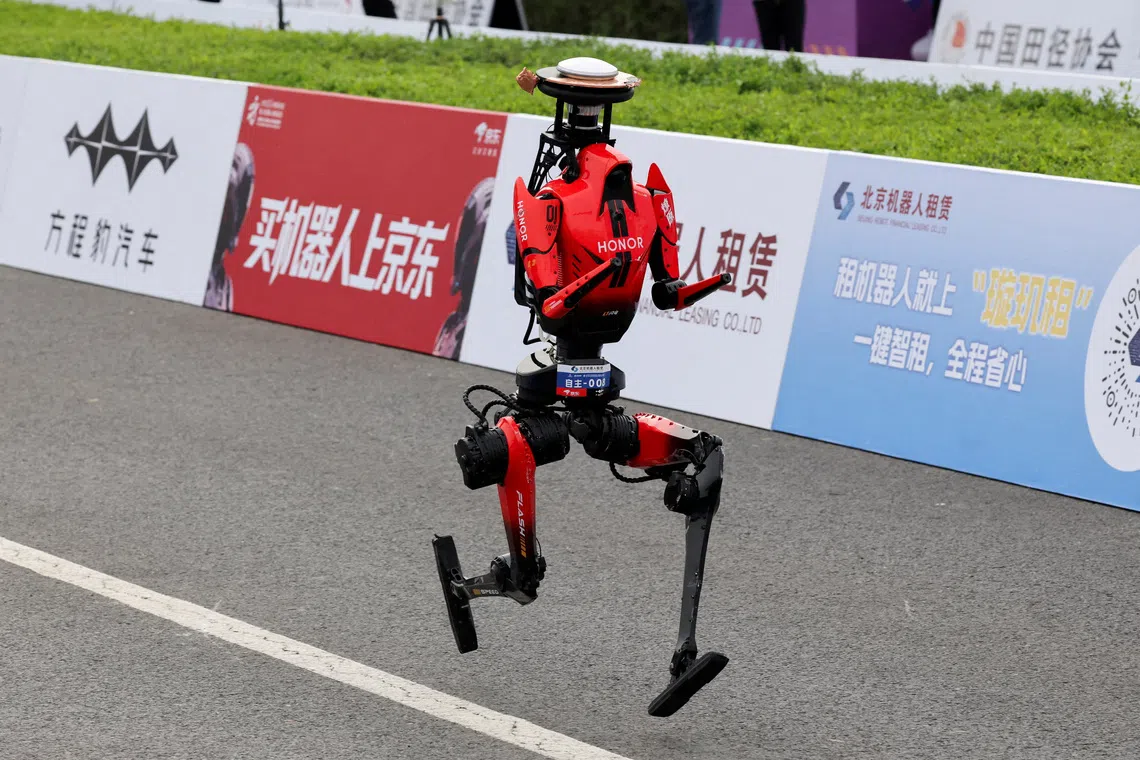 中国Honorの人型ロボット「Lightning」が100mを9.32秒で走破しボルト氏の記録を更新