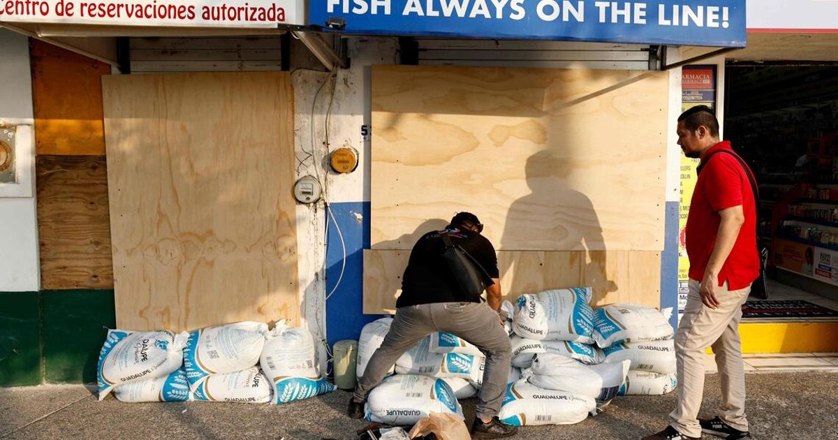 Hurricane Simon strengthens to Category 4 off Mexico coast