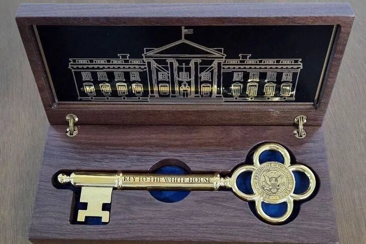 Among other recipients of the key are also Israeli Prime Minister Benjamin Netanyahu, Mr Elon Musk and Christiano Ronaldo. 