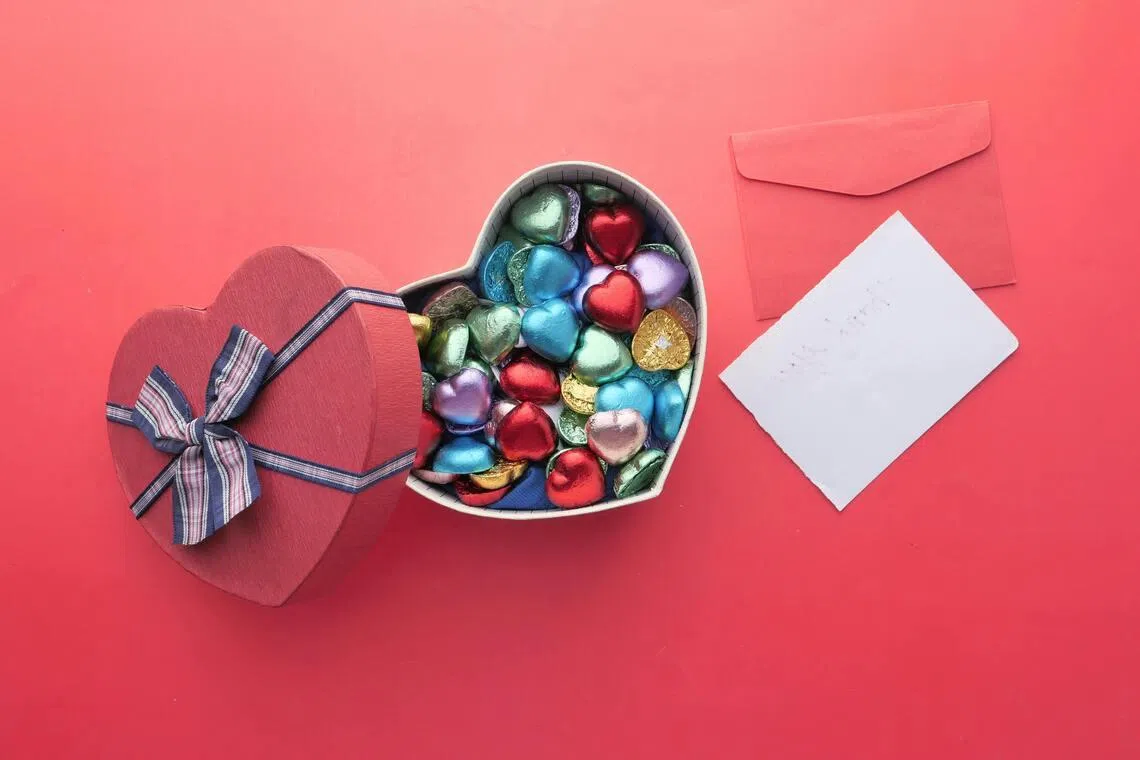 Women traditionally give a box of chocolates to men, including their romantic partner and father.