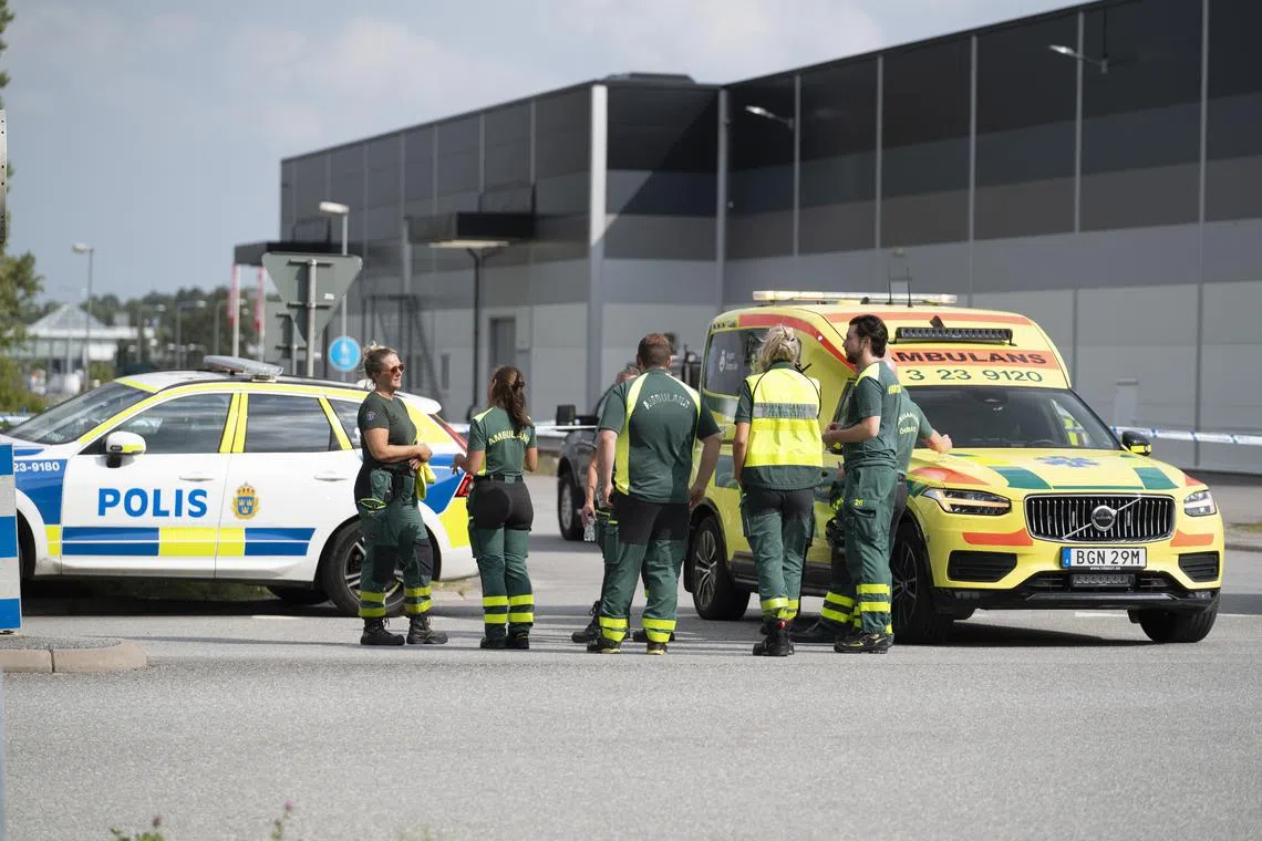 epa12302423 Police and an ambulance are on the scene after a shooting during Friday prayers outside a mosque in Orebro, Sweden, 15 August 2025. At least two people were injured in the shooting, as the Swedish police confirmed. EPA/FILIP GRONROOS SWEDEN OUT