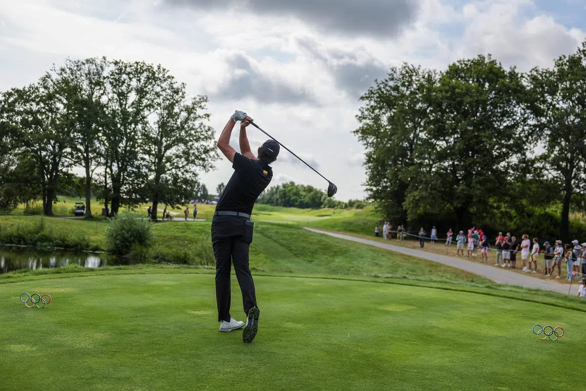 FILE PHOTO: Paris 2024 Olympics - Golf - Men's Round 3 - Le Golf National, Guyancourt, France - August 03, 2024. Nico Echavarria of Colombia in action. REUTERS/Lisa Leutner/File photo