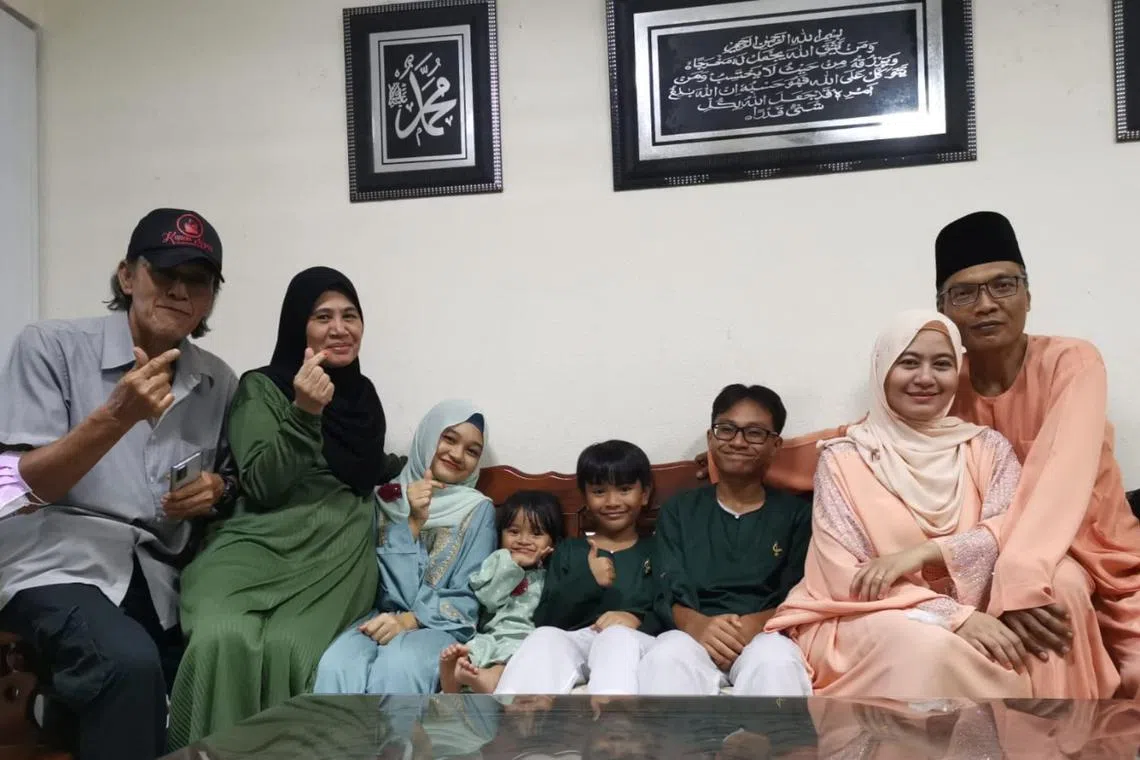 Ms Siti Norhidayah (second from right) with (from right) her husband Khairul Fitry, children Bazil Khair, 14; Bazli Qusyairy, 10; Badriyah Insyirah, four; and Balqis Quraisyah, 16, and parents Sharipah Rogayah and Noorani Mohamed Noor.