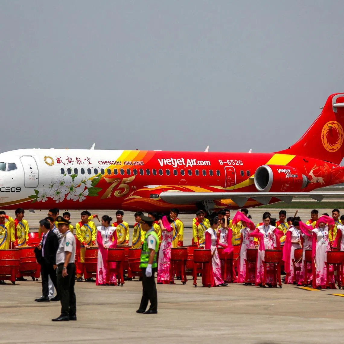 Vietjet will operate a route between Singapore and Nha Trang four times a week beginning Dec 11.