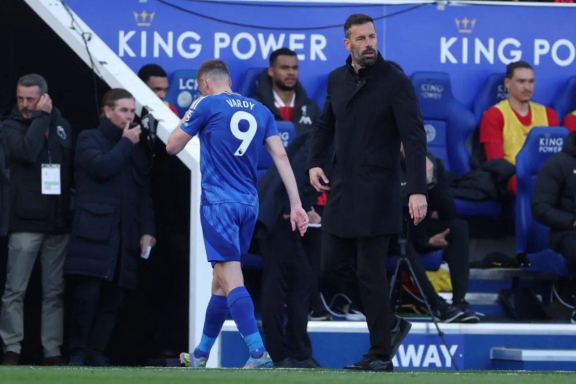 Soccer Football - Premier League - Leicester City v Liverpool - King Power Stadium, Leicester, Britain - April 20, 2025 Leicester City's Jamie Vardy with Leicester City manager Ruud van Nistelrooy after being substituted REUTERS/Phil Noble EDITORIAL USE ONLY. NO USE WITH UNAUTHORIZED AUDIO, VIDEO, DATA, FIXTURE LISTS, CLUB/LEAGUE LOGOS OR 'LIVE' SERVICES. ONLINE IN-MATCH USE LIMITED TO 120 IMAGES, NO VIDEO EMULATION. NO USE IN BETTING, GAMES OR SINGLE CLUB/LEAGUE/PLAYER PUBLICATIONS. PLEASE CONTACT YOUR ACCOUNT REPRESENTATIVE FOR FURTHER DETAILS..