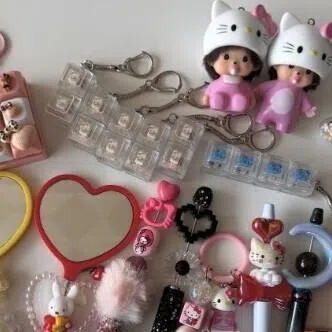 Everyday objects are transformed into personalised accessories within minutes.