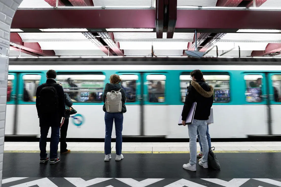Fine particle air pollution inside the Paris area Metro is “on average three times higher than in the urban exterior air”, claims a report.