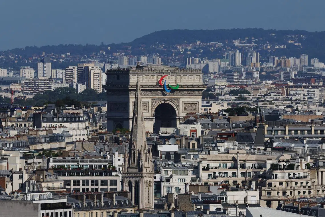 Paris 2024 Olympics - Athletics - Men's Marathon - Paris, France - August 10, 2024. General view of the Paralympics logo on the Arc de Triomphe. REUTERS/Stephanie Lecocq/Pool